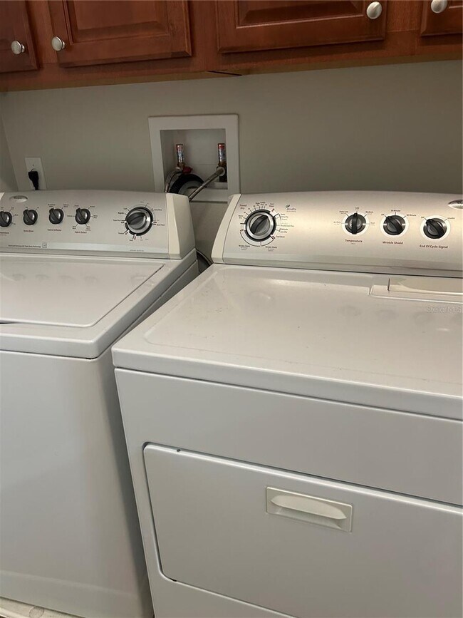 Building Photo - 1525 Cloverbay Ln