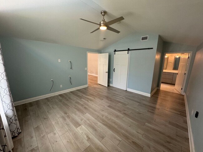 Building Photo - Gulf Breeze Proper - 5 bedroom, 3.5 bathro...