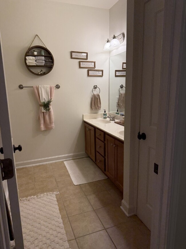 Building Photo - FANTASTIC LOCATION!! 2BR/2.5BA Townhouse in Historic Waverly area!