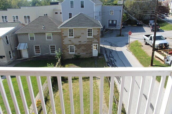 Building Photo - Semi Detached