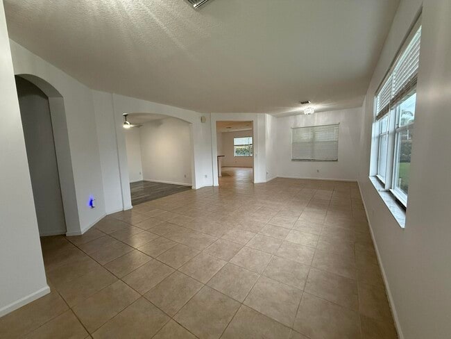 Building Photo - 2100 Mariner Bay Blvd