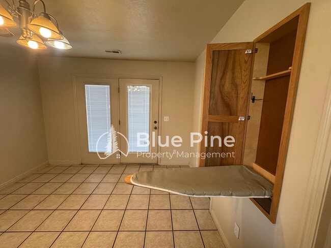 Building Photo - 429 Raven Way