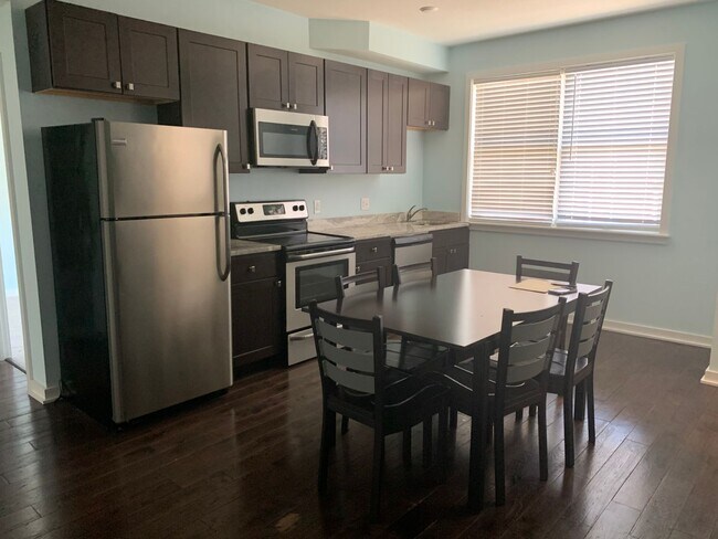 Building Photo - 1532-36 Ingersoll St