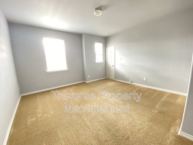Building Photo - 601 Port Royale Way