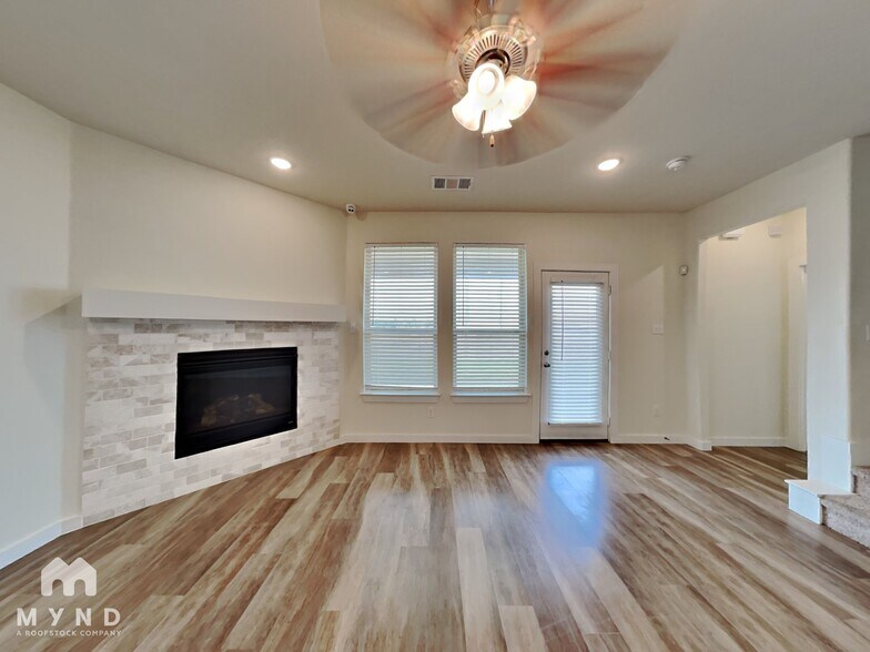 Building Photo - 4725 Tanglewood Dr