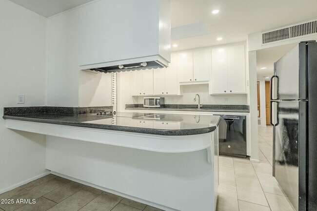 Building Photo - 125 E Papago Dr