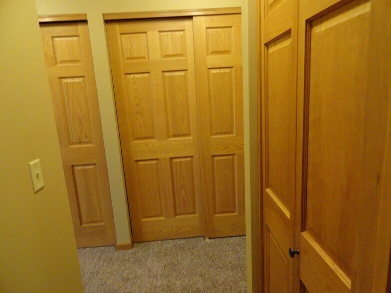 Master Closets - 411 Darlene Dr