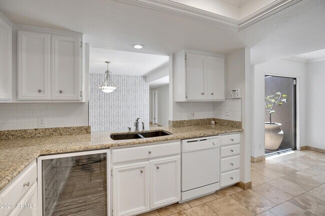 Building Photo - 6305 N 30th Ct
