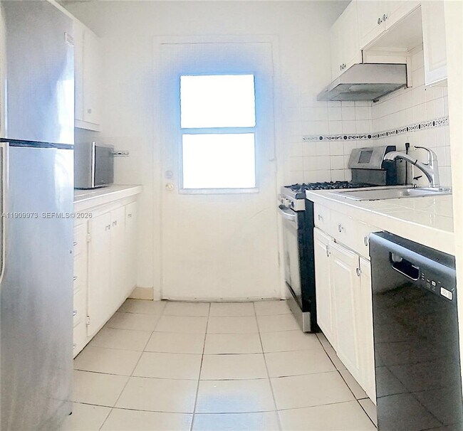 Building Photo - 20120 NE 2nd Ave