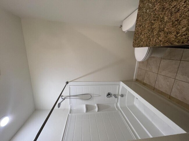 Building Photo - 744 Watson Wy