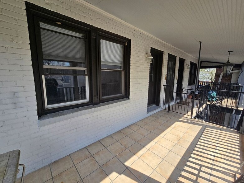 Building Photo - 1804 E 3rd St