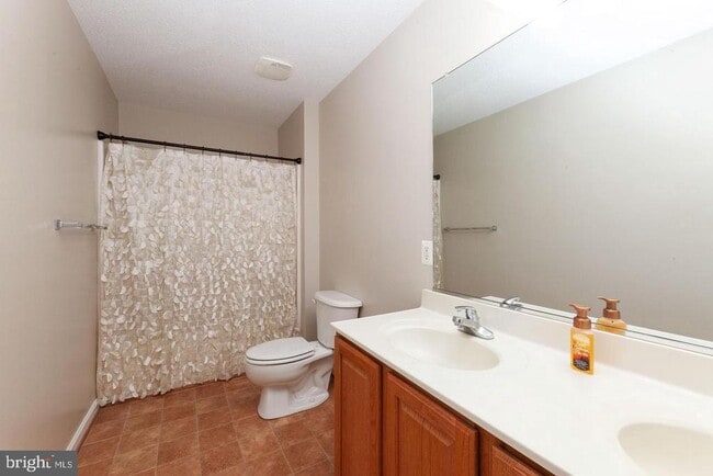 Building Photo - 1011 Martin Dr