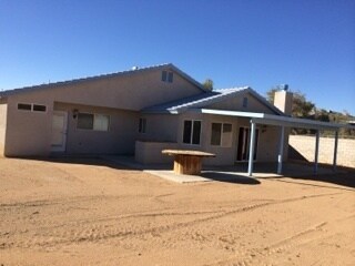 Building Photo - 4 BEDROOM HOME WITH VIEWS, NEAR WAALEW IN SYCAMORE ROCKS AREA OF APPLE VALLEY.