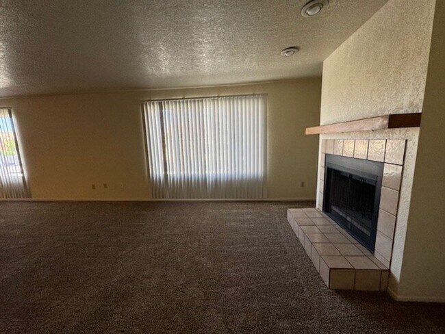 Building Photo - 2BR Condo w/Marina and Dock-Gated Waterfro...