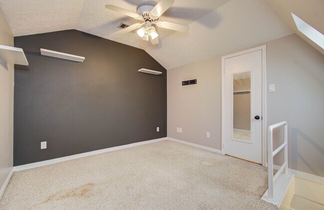 Building Photo - 6607 Readsland Ln