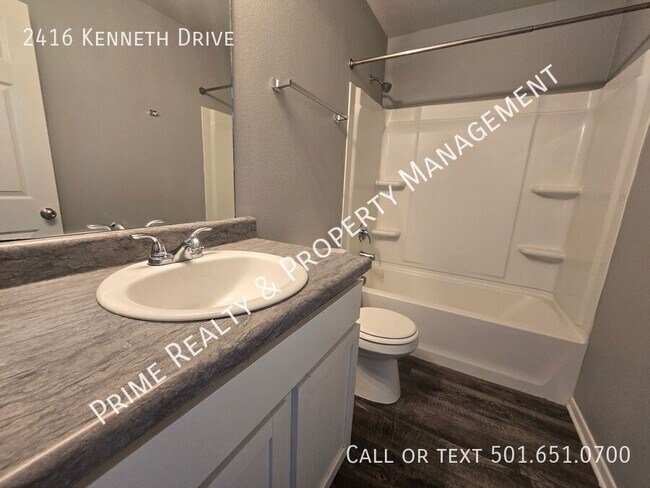Building Photo - 2416 Kenneth Dr