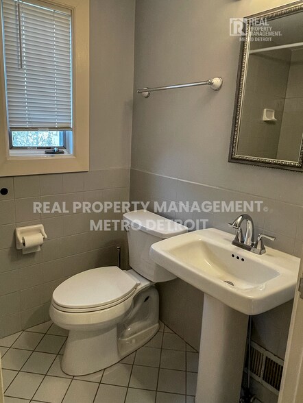 Building Photo - 655 N Eton St