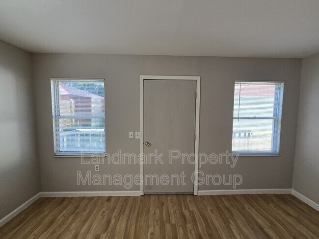 Building Photo - 9657 Outer Dr E