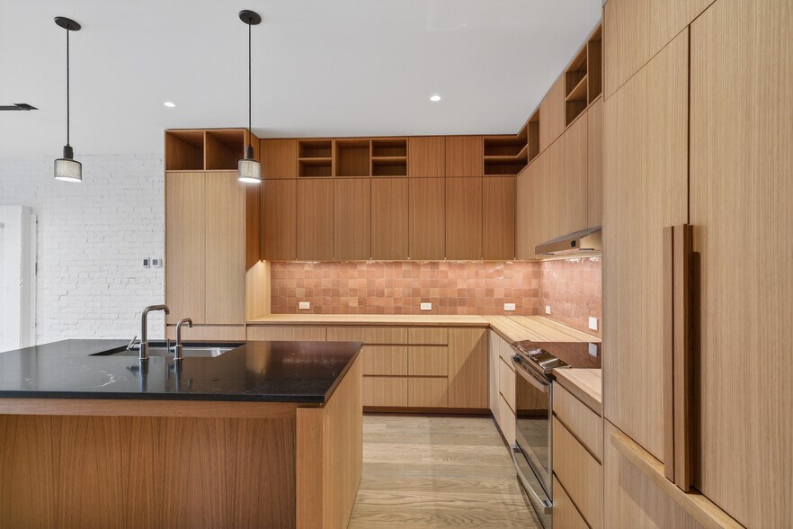 Building Photo - 316 Wall St