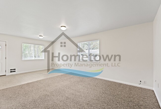 Building Photo - 6498 Tamarack Ln