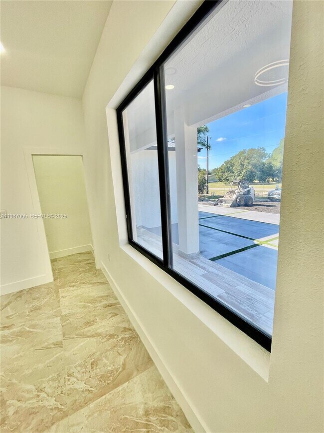 Building Photo - 435 N Quebrada St