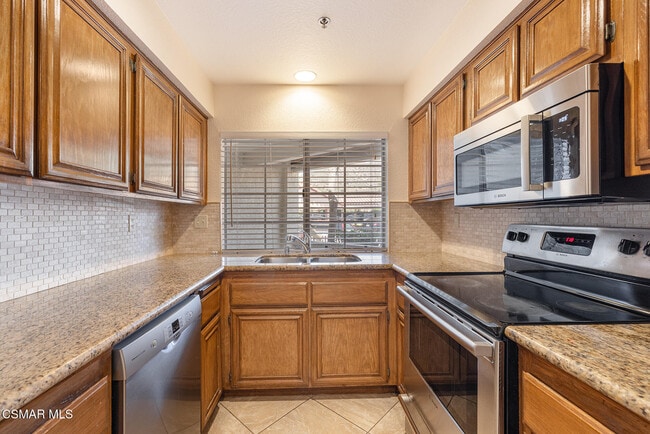Building Photo - 5744 Oak Bend Ln