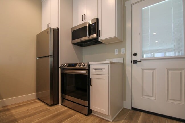 Building Photo - COMMERCIAL1725