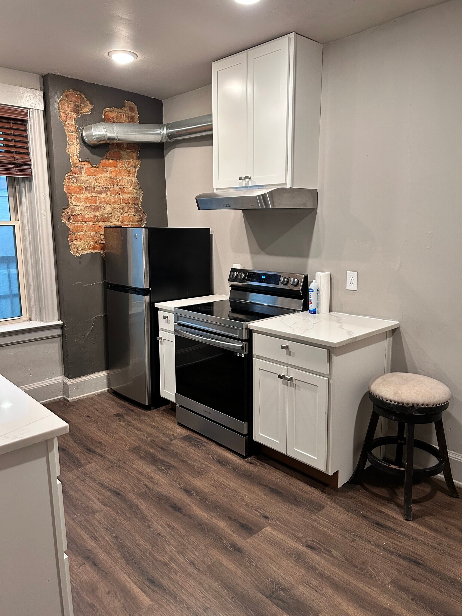 Building Photo - 14 W Court St