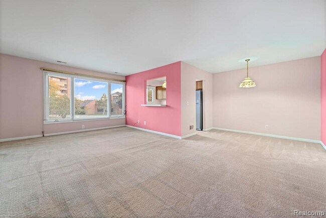 Building Photo - 1049 Country Club Dr