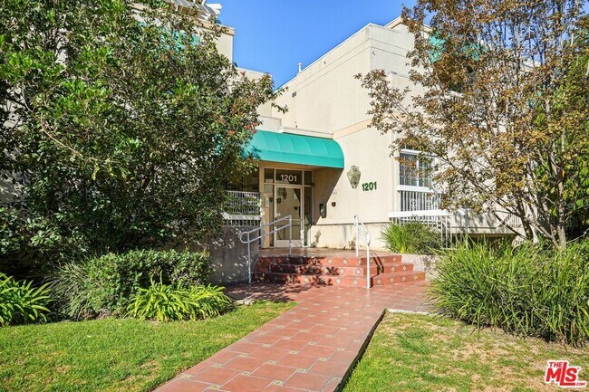 Building Photo - 1201 Viola Ave