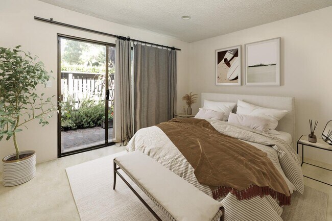 Building Photo - 2439 Sharon Oaks Dr