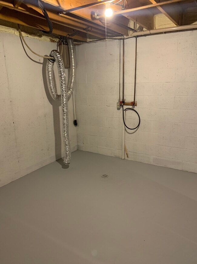 Washer and dryer hookup - 475 W Mae Rose Ave