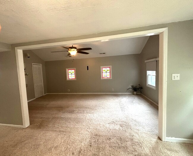 Building Photo - 2325 Durham Dr