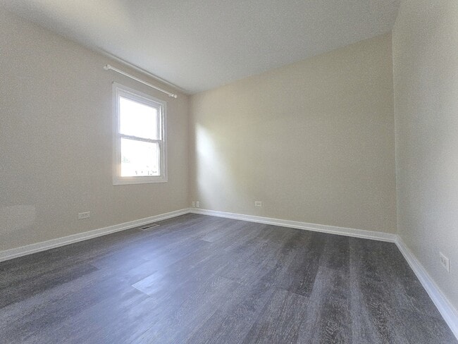 Building Photo - 4946 Somerton Dr