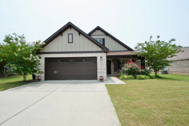 Primary Photo - Immaculate 3BR/2BA Home in The Estates – P...