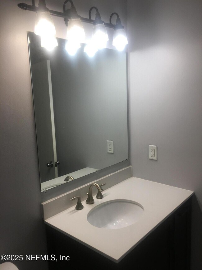 Building Photo - 3307 Mayflower St