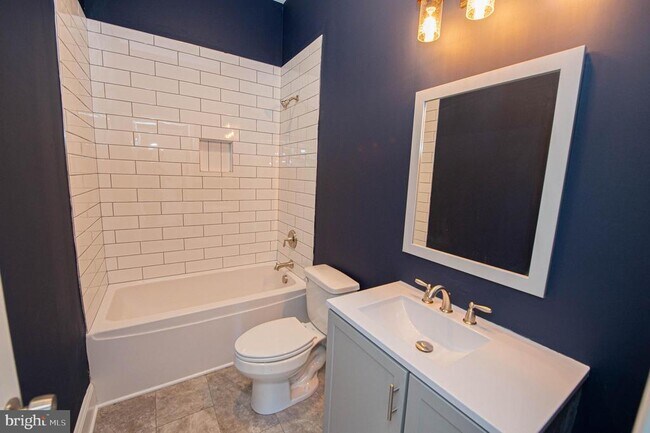 Building Photo - 106 Colonial Ct