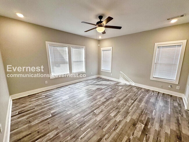 Building Photo - 463 Valley Hill Rd SE