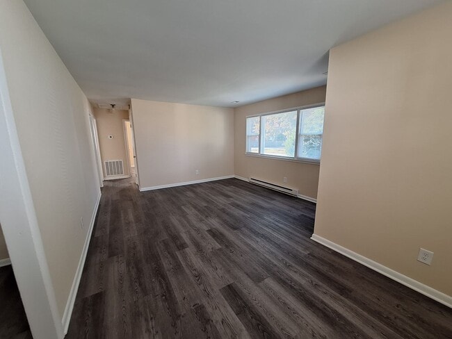 Building Photo - 704 Old Buckroe Rd