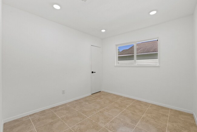 Building Photo - BEAUTIFUL HOME IN HOUSTON. MOVE IN READY!.