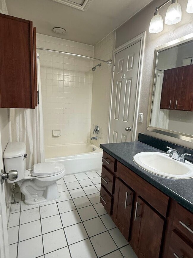 Building Photo - Pointe 360 - 1 Bedroom w/ private garage