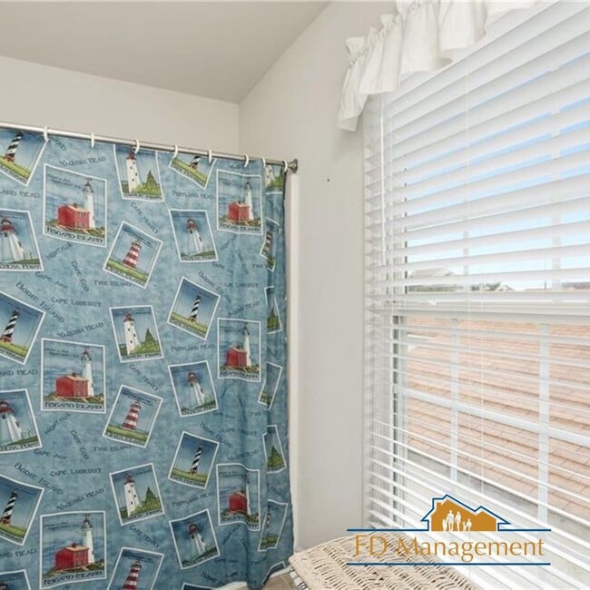 Building Photo - 3 Bedroom 2 Bathroom Home - Near Buckroe B...