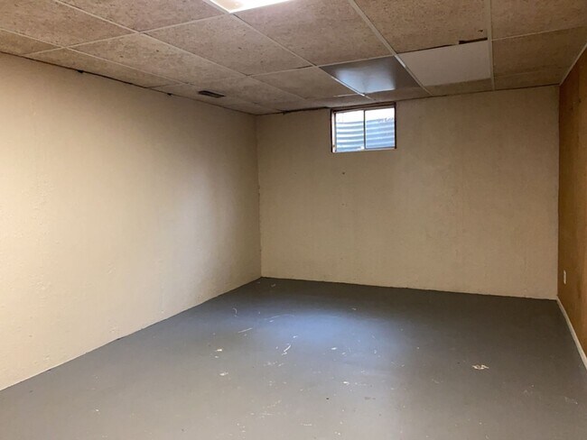 Building Photo - Start a Lease by 12/1 and Receive a $500 R...