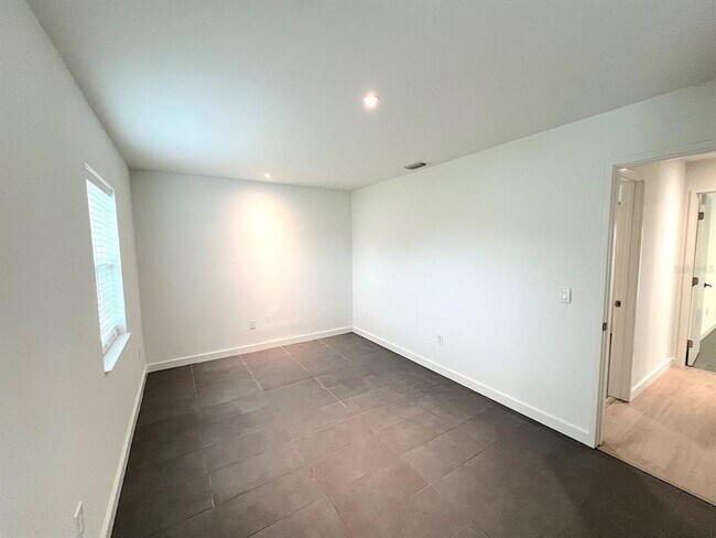 Building Photo - 19 Cedarfield Ct