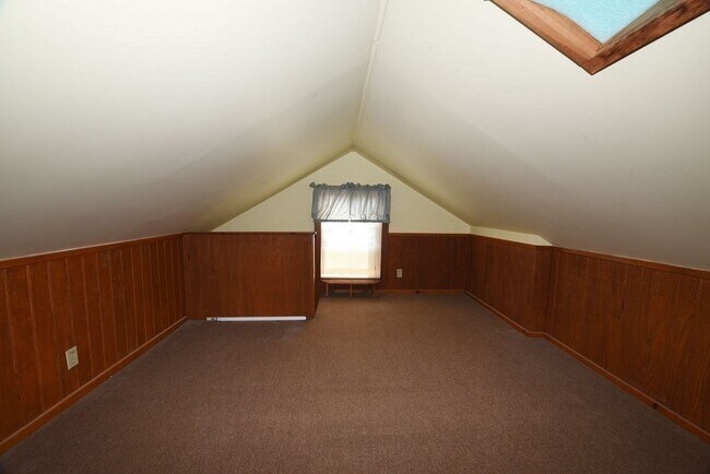 Building Photo - 77 Linwood St