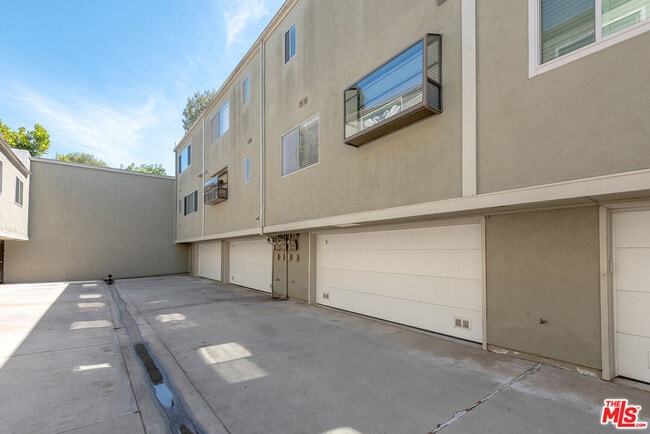 Building Photo - 13326 Maxella Ave