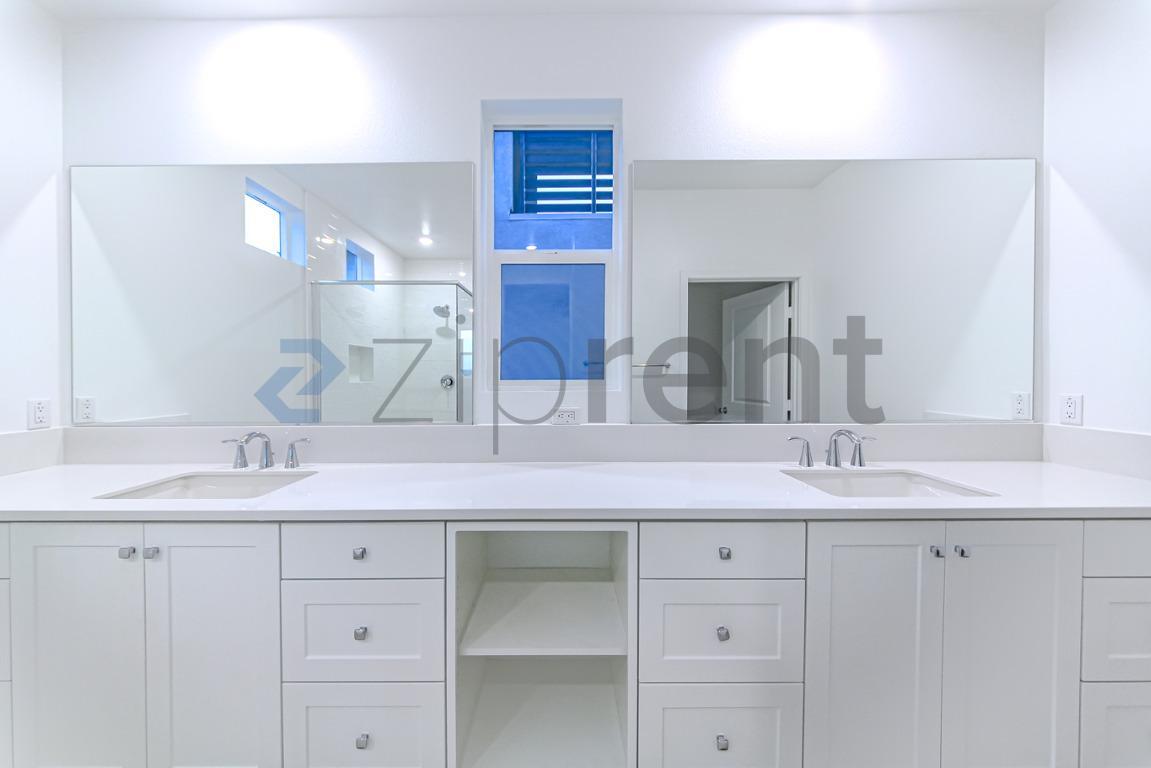 Building Photo - Unit