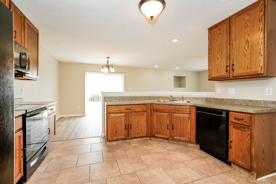 Building Photo - 7329 Kimble Dr