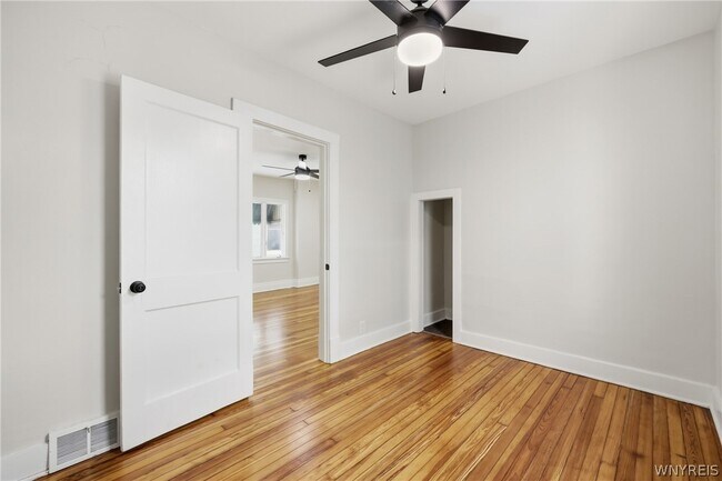 Building Photo - 36 Krakow St