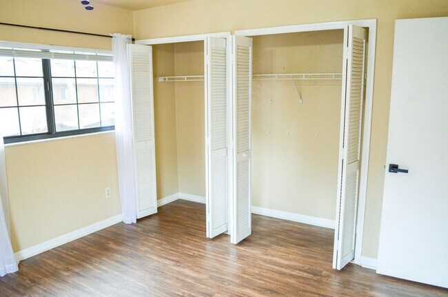 Building Photo - FIRST MONTH FREE! Rockwood Villas 3 bedroom 3 bath